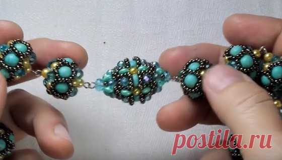Длинная бусина из бисера.