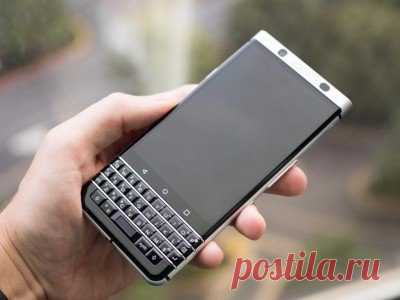 BlackBerry не собирается повторять участь Nokia Как известно, канадская компания BlackBerry прекратила производство смартфонов. Она продолжает заниматься разработкой фирменного программного обеспечения, а вот новые устройства под её брендом будет выпускать китайская компания TCL, известная в России как Alcatel One Touch и являющаяся четвёртым по величине производителем смартфонов в мире. На CES 2017 состоялся анонс прототипа BlackBerry Mercury, полноценная презентация которого состоится в…
