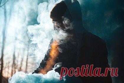 Патологоанатом рассказал о влиянии вейпов на легкие. Использование электронных сигарет, или вейпинг, считается более безопасной альтернативой курения. Врач-патологоанатом, кандидат медицинских наук Дмитрий Буланов рассказал, как именно страдают легкие вейперов и почему «парение» может бы не менее опасным, чем обычные сигареты.