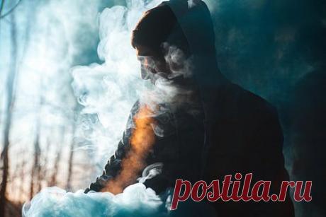 Патологоанатом рассказал о влиянии вейпов на легкие. Использование электронных сигарет, или вейпинг, считается более безопасной альтернативой курения. Врач-патологоанатом, кандидат медицинских наук Дмитрий Буланов рассказал, как именно страдают легкие вейперов и почему «парение» может бы не менее опасным, чем обычные сигареты.