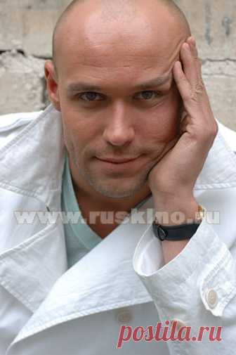 Максим Аверин — биография, фильмография, фотографии актёра Заслуженный артист России (2014г.). Родился 26 ноября 1975г. в Москве. В 1997г. окончил  ВТУ им. Б.В. Щукина (курс М. Пантелеевой). С 1997г. - актер Театра 