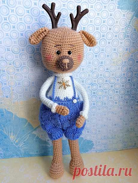 PDF Олежа крючком. FREE crochet pattern; Аmigurumi animal patterns. Амигуруми схемы и описания на русском. Вязаные игрушки и поделки своими руками #amimore - олень, оленёнок в штанишках.