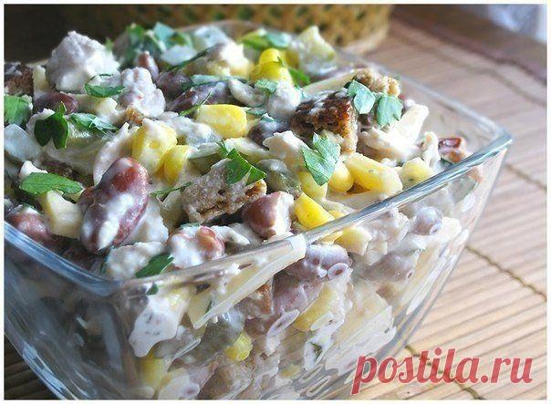 Салат с курицей, фасолью и сыром
