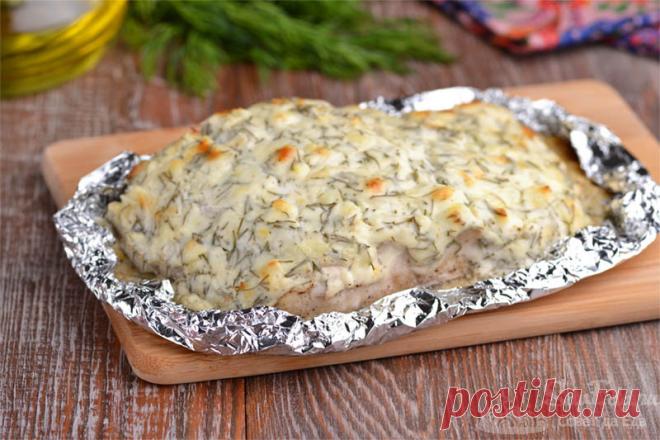 Щука под сметанным соусом в духовке.

Готовим потрясающе вкусную щуку под соусом из сметаны, укропа, чеснока и молотого кориандра. По такому принципу можно приготовить любую рыбу. Соус быстро смешиваем, покрываем рыбу и запекаем 30 минут в духовке. Получается очень ароматно и сочно.