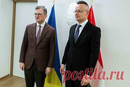 Названы возможные темы переговоров глав МИД Украины и Венгрии. Ведущий научный сотрудник Центра исследований проблем безопасности РАН политолог Константин Блохин назвал возможные темы переговоров глав МИД Украины и Венгрии Петера Сийярто и Дмитрия Кулебы. В беседе с «Лентой.ру» эксперт предположил, что Будапешт мог предложить Киеву начать переговоры с Россией.