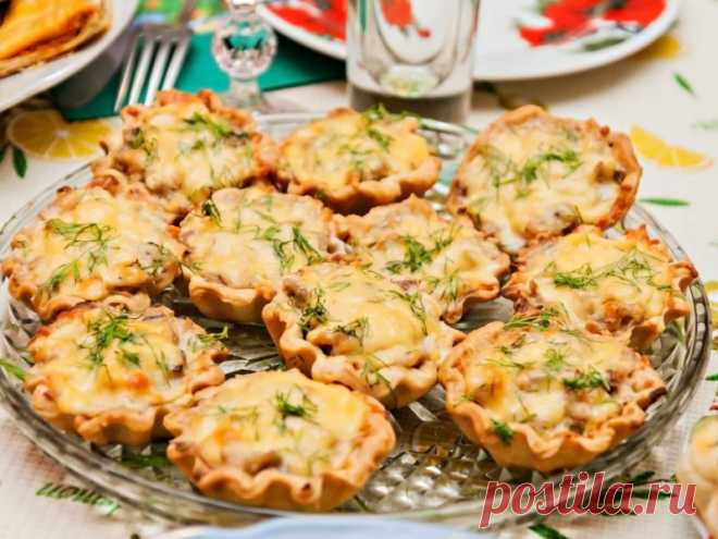 Тарталетки с курицей и грибами — Sloosh – кулинарные рецепты
