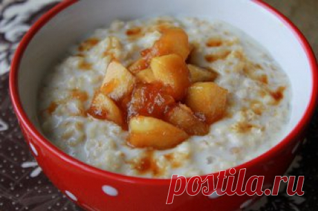 Каша из овсяных хлопьев с карамельными яблоками / Меню недели