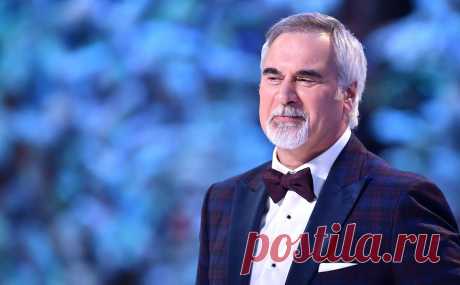 В Красноярске и Барвихе отменили концерты Меладзе. Вместо Валерия Меладзе в Барвихе выступит Владимир Пресняков, отменили также концерт артиста в Иркутске. В начале января по Сети распространилось видео, где Меладзе отвечает на фразу зрителя «Слава Украине»