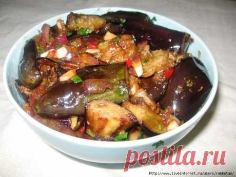 Баклажаны с чесноком и алычой