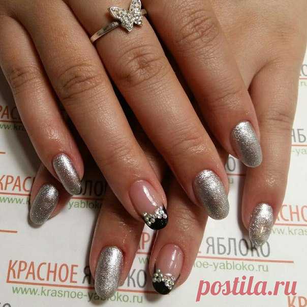 Маникюр в серебряных тонах с блестящими бантиками🎀 от мастера Алины💞 м.Кузьминки