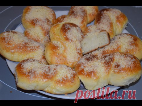 Булочки *ВОСЬМЕРКИ* . Мягкие и вкусные. Мука-500-550гр
Молоко-200гр
сахар-90гр
масло сл-60гр
масло раст-30гр
яйца-2шт
дрожжи-7гр
соль-1/2ч.л
посыпка:
мука-30гр
масло сл-15 
сахар-15гр
