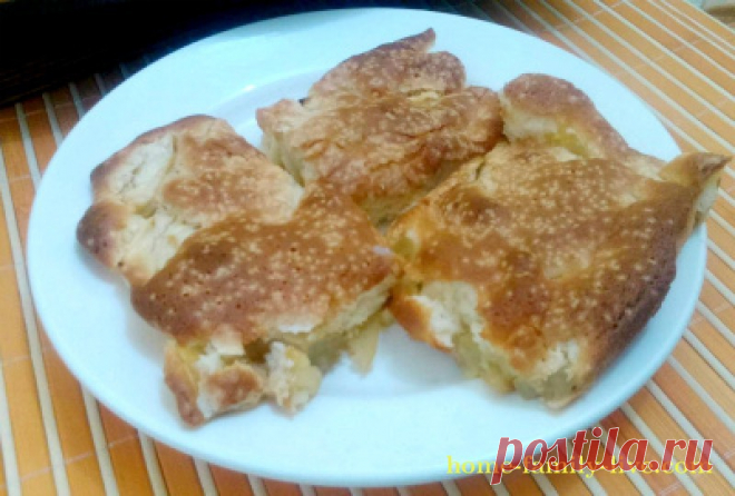 шарлотка с яблоками из бисквитного теста