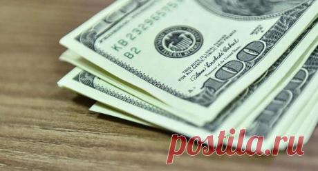 Какой рукой брать и отдавать деньги и другие денежные приметы