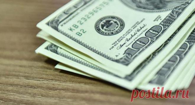 Какой рукой брать и отдавать деньги и другие денежные приметы