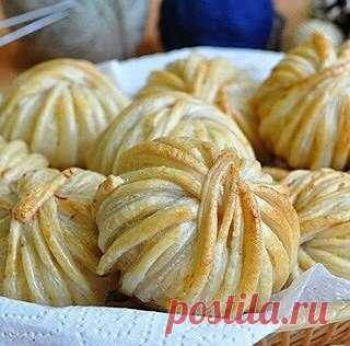 КЛУБОЧКИ:КУРИНЫЙ ФАРШ В СЛОЕНОМ ТЕСТЕ