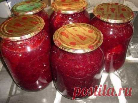 🌶🥕Борщевая заправка 
Очень удобно зимой - баночку маленькую открыл - и борщик за полчаса готов! Можно вегетарианский, можно на бульоне, можно на тушенке - вообще минутное дело! 
Ингредиенты: 
свекла 3 кг 
морковь 1 кг 
лук репчатый 1 кг 
перец сладкий 1 кг 
помидоры 1 кг 
1 стакан сахара 
3 ст.л. соли 
1 стакан растительного масла 
125 мл (половина тонкого стакана) уксуса 9% 
выход: около 12 банок по 0,5 л 
Приготовление: 
1. Все овощи помыть, почистить, далее слоями уложить в таз в следующей