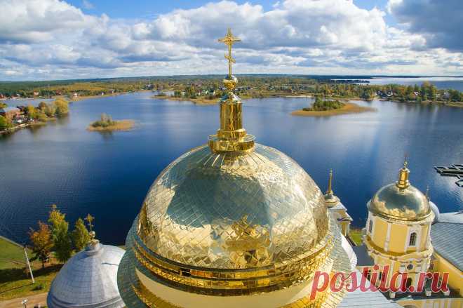 Над просторами Селигера поднялся огромный "столичный" храм в стиле классицизма. Сходство с Петербургом дополняли берега острова, одетые в гранит, подобно набережным Невы. Последней крупной постройкой в монастыре стала башня Светлица, сооружённая в 1863 году. В ненастье на ней зажигался фонарь, указывая застигнутым непогодой судам спасительный путь.