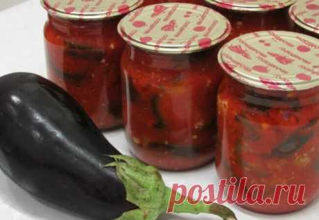 Килограмм баклажанов на килограмм помидоров: пропускаем через мясорубку и закуска почти готова Закатка овощных закусок на зиму обычно занимает достаточно большое количество времени, но это не обязательно. Вместо того, чтобы медленно обрабатывать овощи по очереди, просто пропустим через мясорубку помидоры, добавив к ним баклажанов, чеснока и болгарского перца. Сочетание получится близким к идеальному, а смесь можно использовать не только как закуску, но и как дополнение к более сложным блюдам.