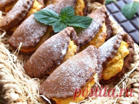 Шоколадно-кокосовые сочни.

Вам потребуется:

Для теста:
Мука – 250 гр.
Масло сливочное – 70 гр.
Сметана (20%) – 100 гр.
Яйцо – 1 шт.
Сахар – 40 гр.
Разрыхлитель теста – 1 ч.л.
Какао – 3 ч.л.

Для начинки:
Творог (у меня домашний) – 200 гр.
Яйцо – 1 шт.
Сахар – 2 ст.л.
Мука - 1 ст.л.
Кокосовая стружка – 20 гр.
Растительное масло (для смазки противня) – 2 ст.л.
Сливочное масло (для смазки сочников) – 20 гр.

Как готовить:

1. Для начала приготовим тесто. В миске соединить я...