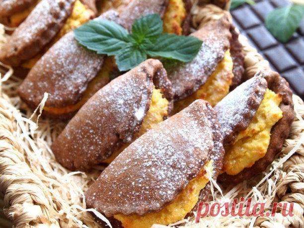 Шоколадно-кокосовые сочни.

Вам потребуется:

Для теста:
Мука – 250 гр.
Масло сливочное – 70 гр.
Сметана (20%) – 100 гр.
Яйцо – 1 шт.
Сахар – 40 гр.
Разрыхлитель теста – 1 ч.л.
Какао – 3 ч.л.

Для начинки:
Творог (у меня домашний) – 200 гр.
Яйцо – 1 шт.
Сахар – 2 ст.л.
Мука - 1 ст.л.
Кокосовая стружка – 20 гр.
Растительное масло (для смазки противня) – 2 ст.л.
Сливочное масло (для смазки сочников) – 20 гр.

Как готовить:

1. Для начала приготовим тесто. В миске соединить я...