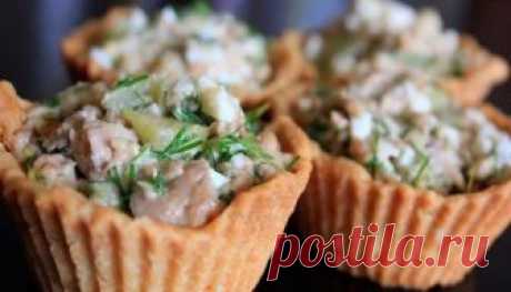 Салаты в тарталетках — невероятно вкусная и удобная закуска для праздничного стола....