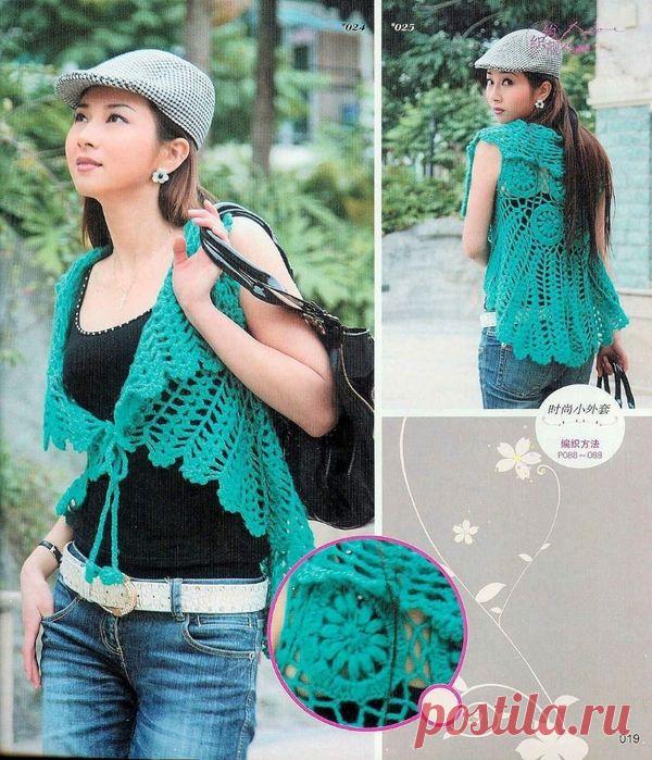 Вязаный крючком жилет