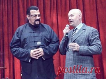 В беседе с профильным изданием Руслан Брагин уделил внимание важным трендам и вызовам на рынке крепких напитков, поделился успешным опытом ведения маркетинговых проектов и рассказал о том, как адаптировать бренды к быстро меняющейся среде.