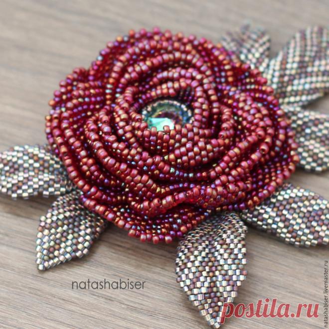 6b0ea52af16323c26389637d8adb--ukrasheniya-brosh-tsvetok-iz-bisera-bordovaya.jpg (1200×1200)