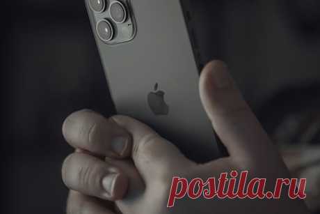 В iPhone появится обратная зарядка. В смартфонах и других устройствах Apple появится обратная зарядка. Такой вывод сделали журналисты, изучив соответствующий патент Apple. Документ описывает использование индукционной катушки и направление электромагнитного излучения. Устройство с поддержкой такого типа зарядки может появиться в 2023 году.