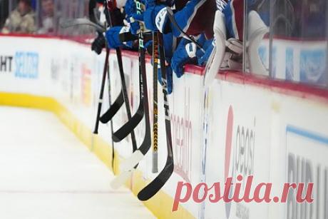 В Ассоциации игроков НХЛ оценили отказ клубов от участия в ЛГБТ-акциях. Глава Ассоциации игроков Национальной хоккейной лиги (НХЛ) Марти Уолш оценил отказ клубов от участия в ЛГБТ-акциях. Он заявил, что спортсмены имеют право самостоятельно решать, надевать или нет радужные джерси на раскатку. «Думаю, что для лиги и команд очень важно, чтобы была инклюзивность», — добавил Уолш.