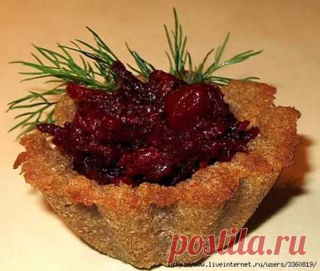 Свекольная икра в хлебных корзиночках - Будет вкусно
                                             - 6 февраля
                                             - 43546067124 - Медиаплатформа МирТесен Танцы от плиты и до компа! Рецепт свекольной икры из журнала «Вкусно - полезно», рецепт корзиночек из интернета. Все очень просто, быстро и доступно. Конечно, можно сделать икру без привязки к корзиночкам и получится прекрасное постное блюдо. Для хлебных корзиночек: 200г бородинско...