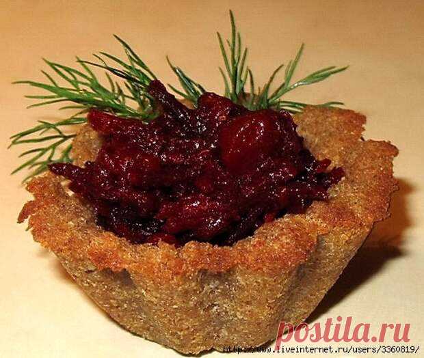 Свекольная икра в хлебных корзиночках - Будет вкусно
                                             - 6 февраля
                                             - 43546067124 - Медиаплатформа МирТесен Танцы от плиты и до компа! Рецепт свекольной икры из журнала «Вкусно - полезно», рецепт корзиночек из интернета. Все очень просто, быстро и доступно. Конечно, можно сделать икру без привязки к корзиночкам и получится прекрасное постное блюдо. Для хлебных корзиночек: 200г бородинско...