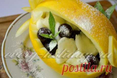 Корзинка из дыни с фруктами: рецепт с фото