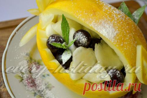 Корзинка из дыни с фруктами: рецепт с фото