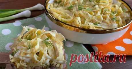 Салат Девчата с яичными блинчиками Салат Девчата с яичными блинчиками, готовится очень просто, получается очень вкусным и аппетитным.