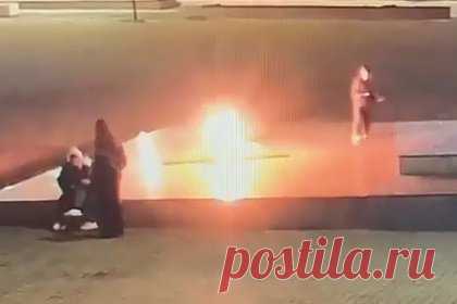 Российские школьники подожгли Мемориал славы