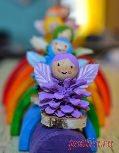 Рождественские игрушки из шишек - Домашний hand-made Создавать рождественские игрушки из шишек — это весёлое и полезное занятие для детей. Заготовьте шишки, если еще не присыпал их снег, помойте, высушите и приступайте к работе. Красочности игрушкам добавят …