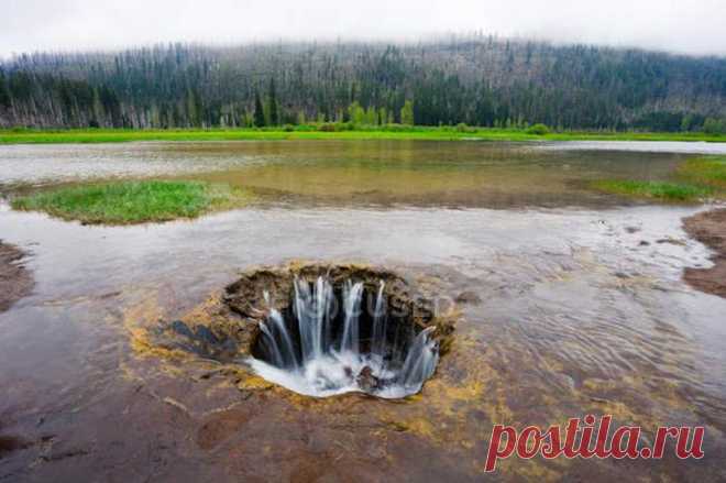 10 самых шокирующих озер в мире