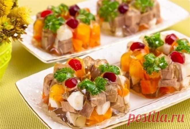 Идеально подойдет для праздника: порционное заливное мясо — Вкусные рецепты