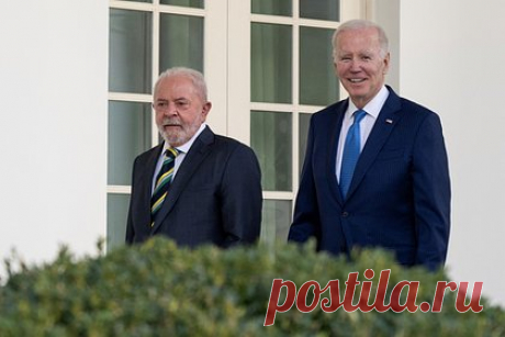 США и Бразилия захотели организовать встречу президентов в сентябре. CША и Бразилия обсуждают встречу президентов Джо Байдена и Луиса Инасиу Лулы да Силвы на Генассамблее ООН в Нью-Йорке в сентябре. Об этом сообщает Bloomberg. Отмечается, что лидеры стран провели телефонные переговоры о своих общих целях в отношении климата и других вопросов.