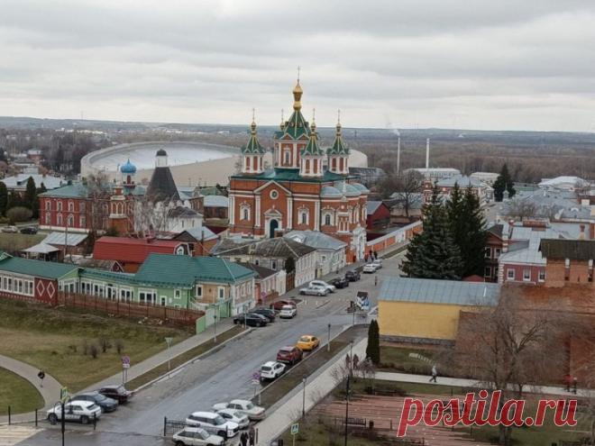 Из неспокойного места – в коломенскую изюминку. Продолжаем изучать историю улиц и улочек Старой Коломны

В Коломенском кремле семь улиц, и практически все они названы в честь какого-нибудь известного человека. Или не очень известного сейчас, но когда-то его имя было на слуху. Главная улица – Лазарева. Вторая по значению – улица Лажечникова, пересекающая ее под прямым углом. Также в кремле есть улицы Казакова, святителя Филарета, Исаева, Дмитрия Донского, Кремлевская и Брус...