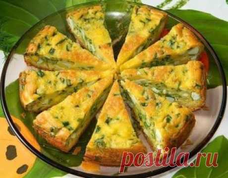 ПИРОГ С ЯЙЦАМИ И ЗЕЛЁНЫМ ЛУКОМ
Пальчики оближешь

Для приготовления пирога с яйцами и зеленым луком потребуется:

Для теста:
4 яйца;
соль;
7 ст. л. муки;
1/3 ч. л. соды;
200 г сметаны;
1 ст. л. майонеза.
Для начинки:
6 вареных яиц;
большой пучок лука;
соль.

Яйца взбить с солью. Добавить сметану и майонез. Перемешать.Добавить соду и муку. Замесить тесто.

Для начинки порезать вареные яйца, зеленый лук. Посолить и перемешать.

Я готовила пирог в мультиварке, но его можно ис...