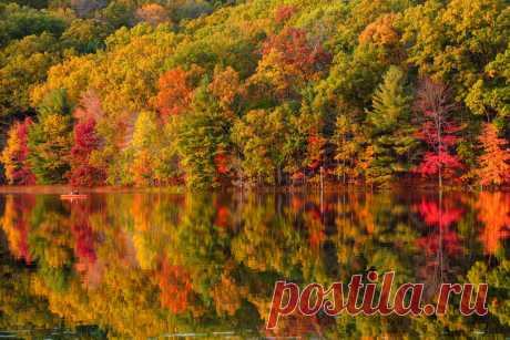 Magic Kayak (11 03 2017) It was a fantastic day for Fall color photography at Yankee Springs yesterday.  Although the colors this year are not quite as vivid and bright as in years past, the light yesterday evening made up for it (gentle, warm and even).  I melted a memory card on both the drone and my DSLR. :-)  Many more shots to come!
