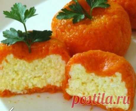 ОСТРАЯ СЫРНАЯ ЗАКУСКА «МАНДАРИНКИ» Скоро Новый год, сохраните, чтобы не потерять! Ингредиенты: ● твердый сыр - 150 гр. ● плавленый сыр - 100 гр. ● яйца вареные - 2 шт. ● морковь средняя - 2 шт. ● чеснок - 4-5 зубчиков ● соль ● майонез Сыр и яйца натереть на тёрке. Чеснок пропустить через чеснокодавку. Морковь отварить и натереть на мелкой тёрке. В подходящую ёмкость кладем два вида сыра, яйца, чеснок, солим по вкусу, добавляем майонез и перемешиваем. Влажными руками формир...