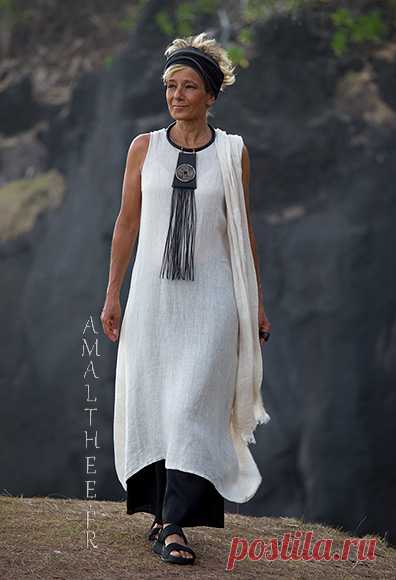 Longue tunique Lili en voile de lin couleur naturelle sur pantalon large évaséen beau lin noir -:- AMALTHEE CREATIONS -:-