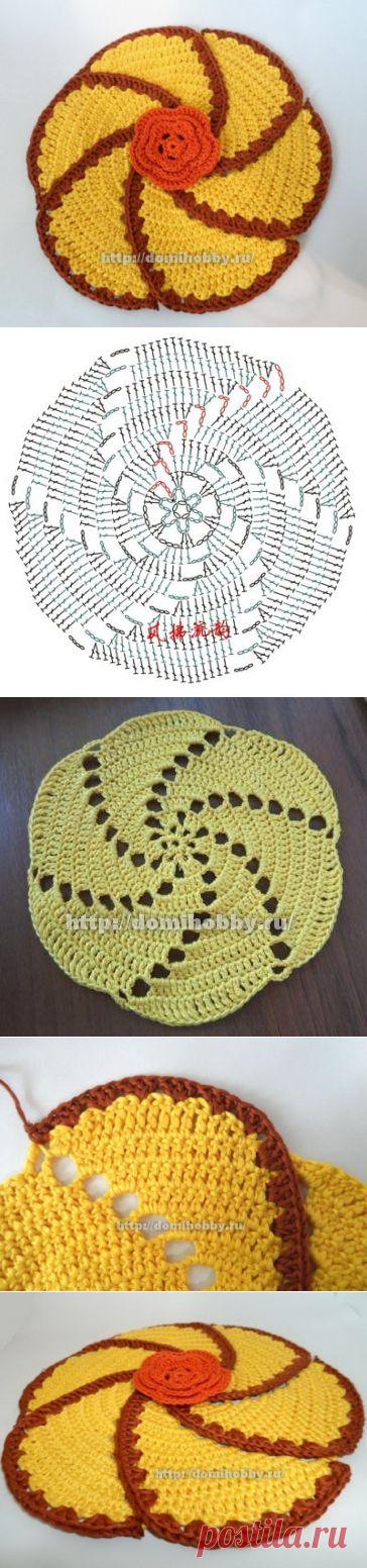 Подставка под горячее -вязаный цветок.