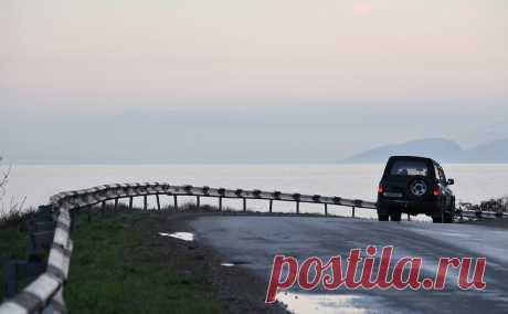 В Крыму заявили о переориентации транспорта после ракетной атаки на мосты. В связи с обстрелом Чонгарского моста автомобильное сообщение с Херсонской областью на этом направлении перекрыто. Власти отправляют машины через пункты пропуска Армянск и Перекоп