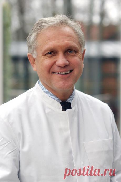 Хирург Гюнтер Майер.
Все последние годы хирург, приват-доцент Гюнтер Майер полностью посвящает себя тому, чтобы не только на национальном, но и на международном уровне добиться признания бариатрической хирургии как прочного стандарта в лечении тяжелых форм ожирения, поддерживая и развивая при этом критерии качества работы хирургов.
Доктор Майер считает крайне важным популяризировать хирургические методы лечения болезненного ожирения.