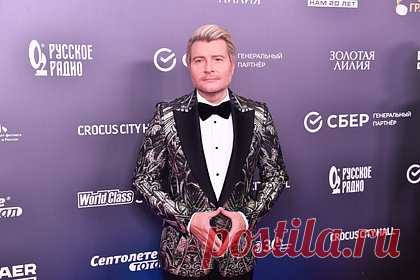 Николай Басков рассказал о предложениях денег за секс. Народный артист России Николай Басков рассказал, как ему предлагали деньги за секс. Певец вспомнил историю, когда его преследовала обеспеченная поклонница, мечтавшая родить от него ребенка. Он также отметил, что ему неоднократно делали непристойные предложения. «Сейчас только намекают, пишут», — добавил он.