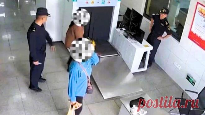 Таможенники обнаружили килограмм живых червей в штанах туристки. На таможенном пункте в китайском городе Цзинхун задержана женщина, пытавшаяся провезти в штанах килограмм живых бамбуковых червей. Об этом сообщает портал Need To Know. Инцидент произошел на контрольно-пропускном пункте Мэнлун. ...